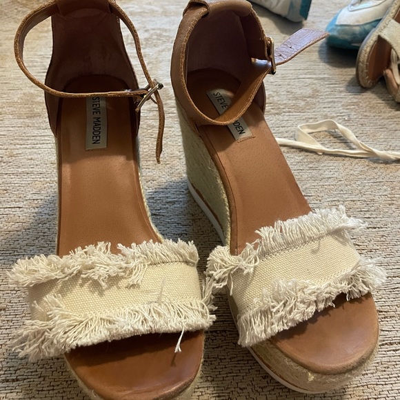 Steve Madden ruffle wedge - Picture 2 of 3